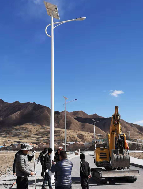 甘南碌曲10米达日太阳能路灯项目