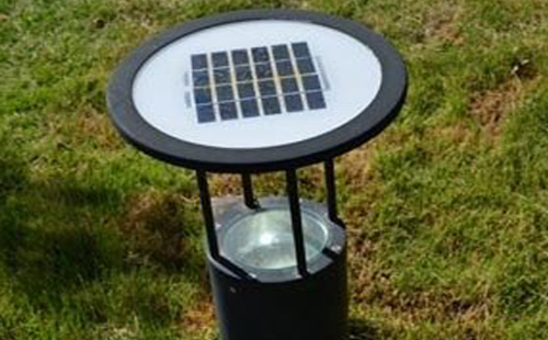 达日别墅庭院氛围营造：草坪灯选型与布光技巧