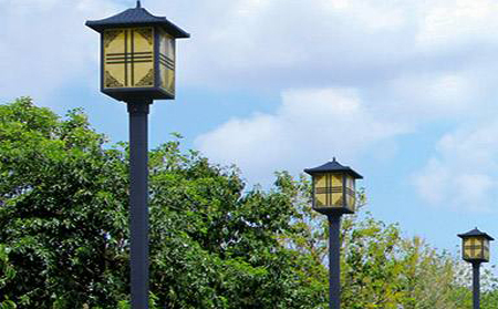 太阳能达日庭院灯怎么选亮度与续航更耐用